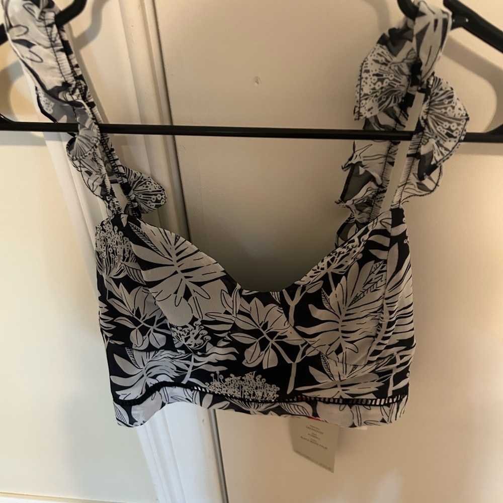 Kendall & Kylie Crop top (NWT)